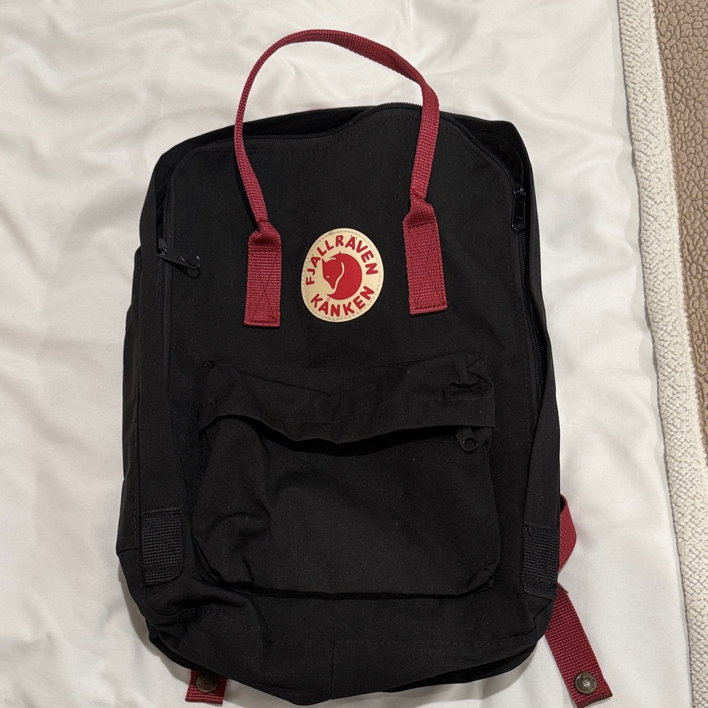 Fjallraven Kånken Black and Red Backpack NWOT, large size